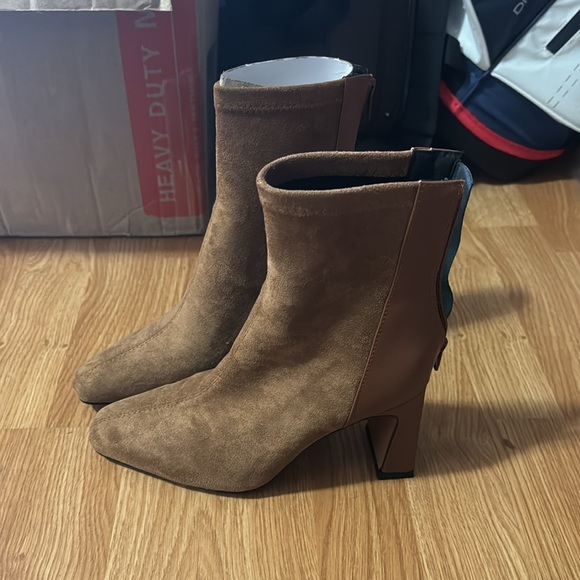 Brown suede boots - Picture 2 of 4